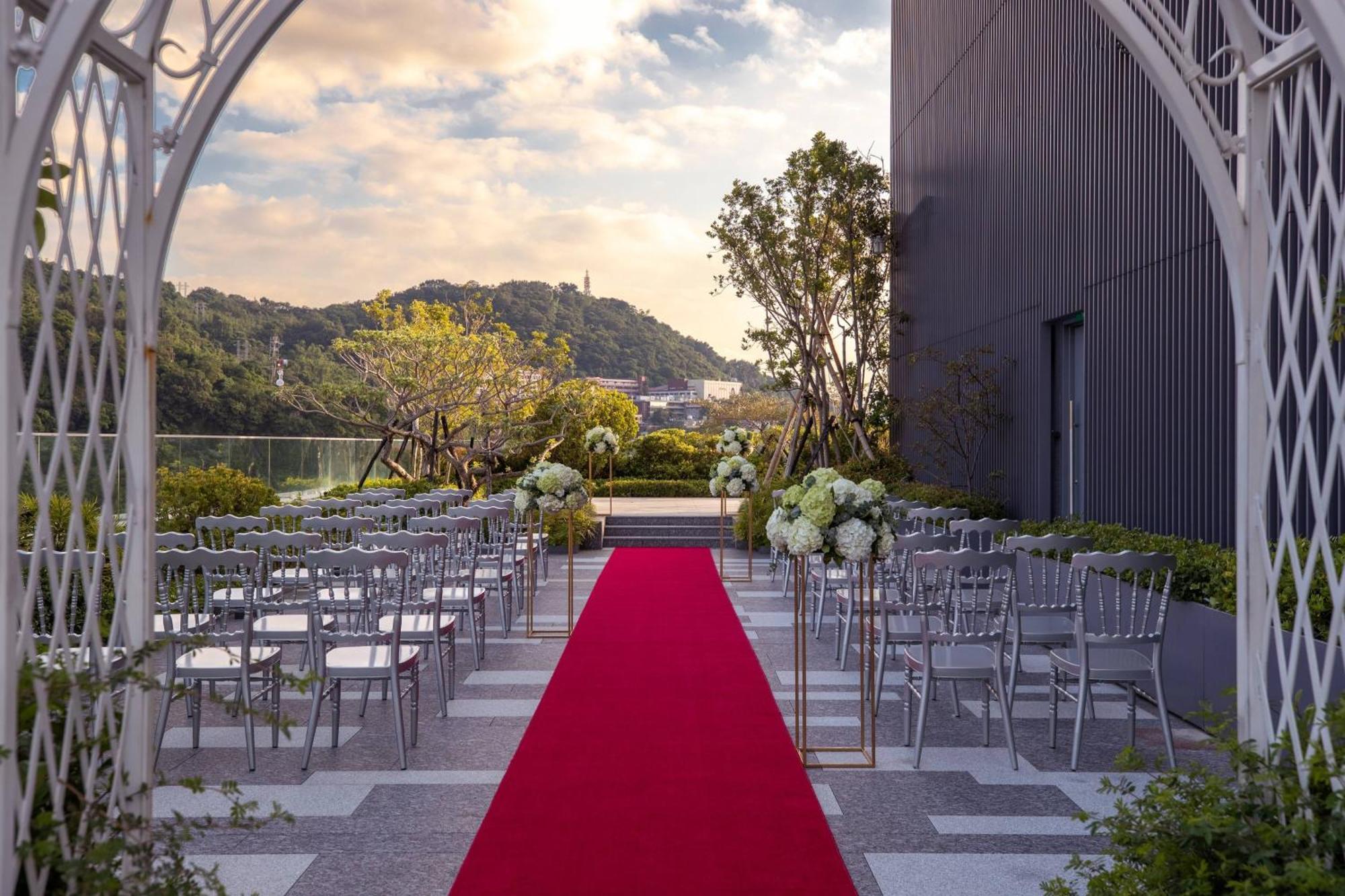 Renaissance Taipei Shihlin Hotel Exterior photo